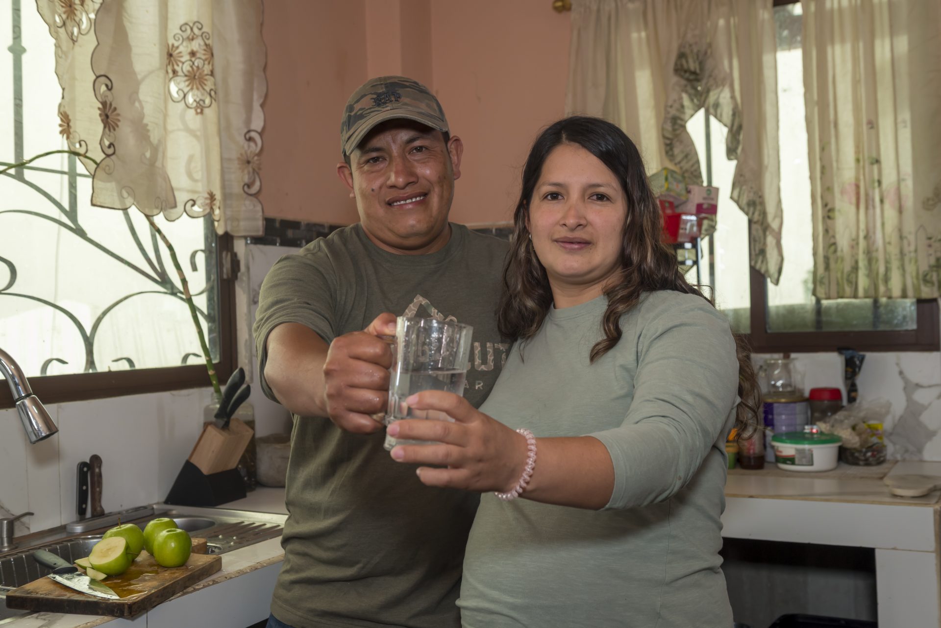 Familia de Chalcalo disfruta del agua potable
